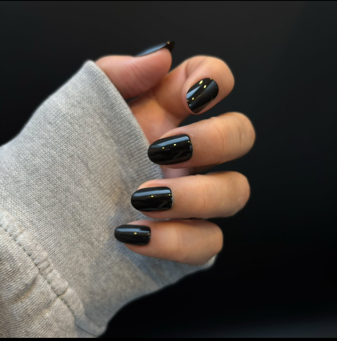 Static Nails Dark Room Round